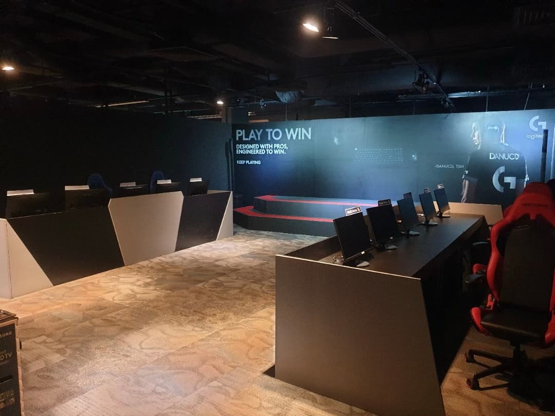 Pro Team Rooms & Open Concept LAN Gaming
